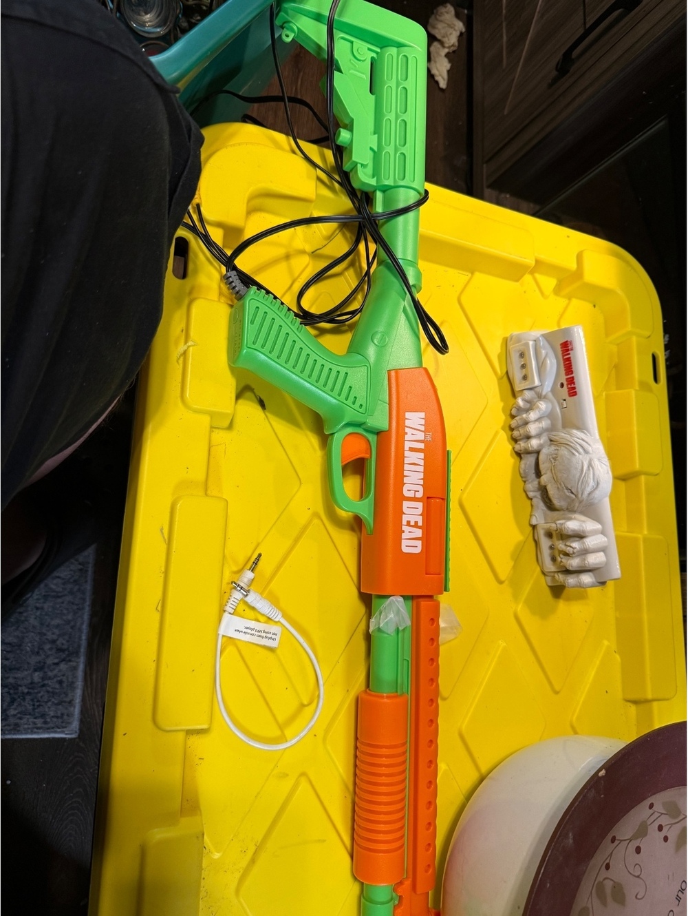 The Walking Dead Themed Toy Gun with Zombie Sound Effects